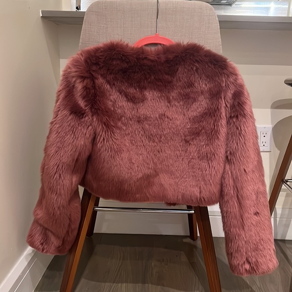 Aritzia Babaton Magenta Crop Faux Fur Jacket - Picture 2 of 15